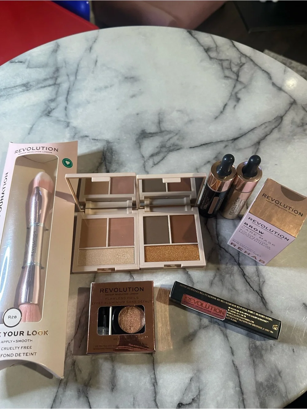 Revolution Eyeshadow & Highlighter Duo Palette in Rose Gold, Champagne, Bronze